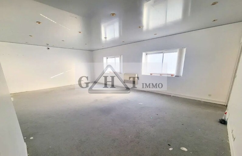 Industrial in Saint-Maximin for lease - Interior Photo - Image 3 of 6