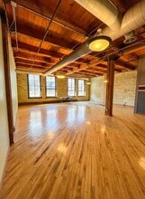 231 E Buffalo St, Milwaukee, WI à vendre Photo intérieure- Image 1 de 2
