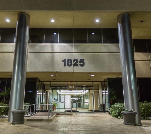 1825 Market Center Blvd, Dallas, TX à louer - Photo du bâtiment - Image 2 de 6