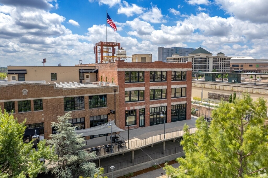 2 E California Ave, Oklahoma City, OK à louer Photo du bâtiment- Image 1 de 2