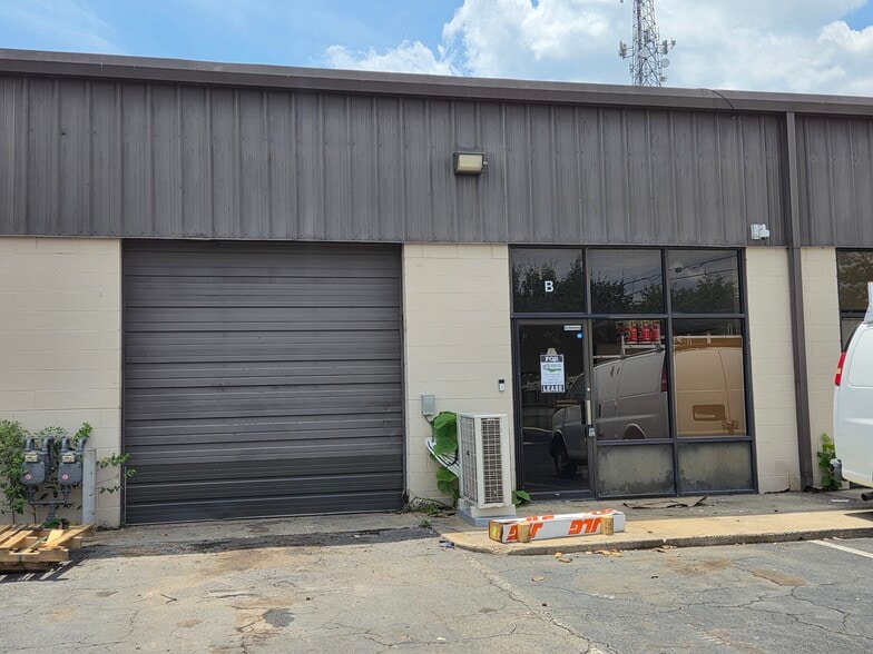 9107 Industry Dr, Manassas Park, VA for lease - Building Photo - Image 3 of 6