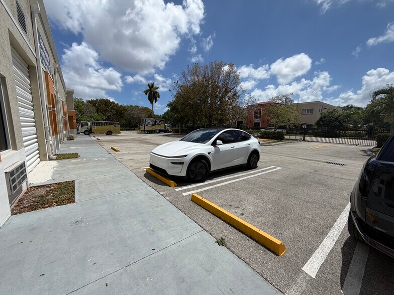 14911 SW 137th St, Miami, FL à vendre - Photo du bâtiment - Image 2 de 18