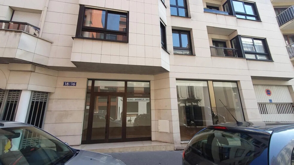 16 Rue De La Cour Des Noues, Paris for lease - Building Photo - Image 2 of 7