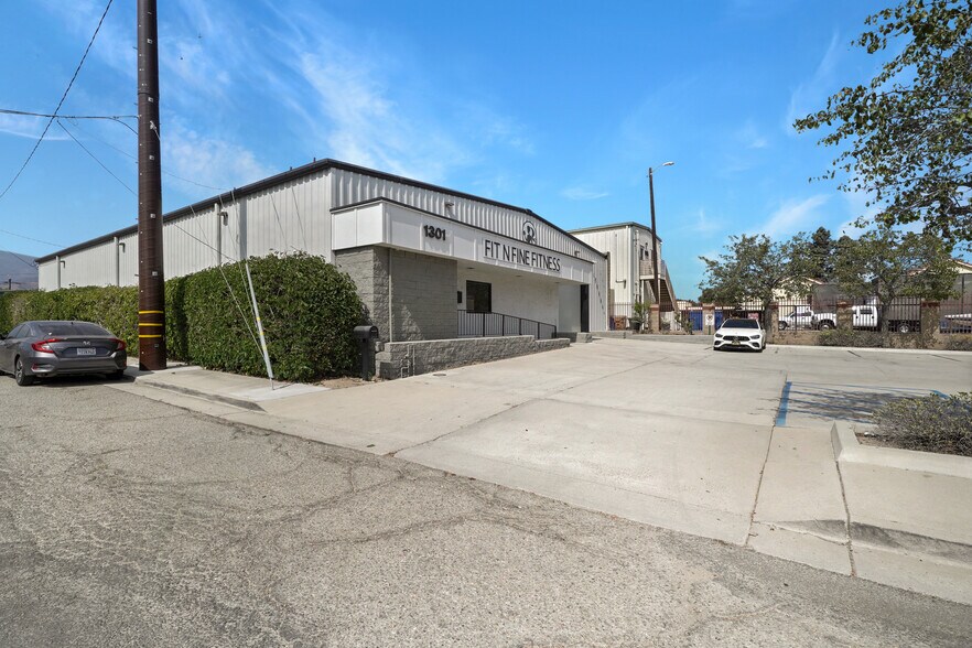 1301 E Main St, Santa Paula, CA à vendre - Photo du bâtiment - Image 3 de 45