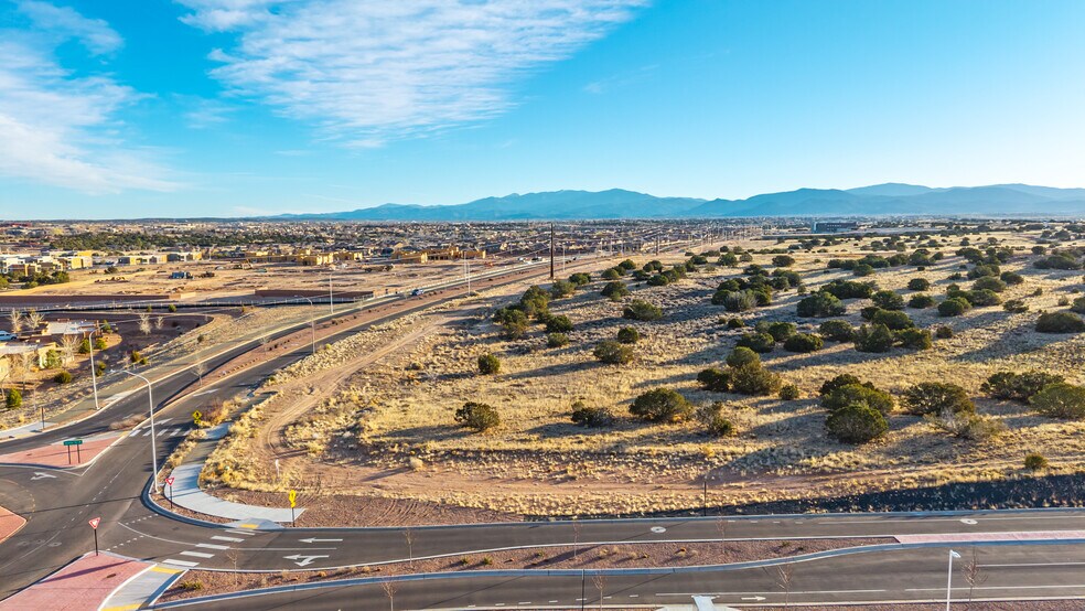 5091 Rail Runner Loop, Santa Fe, NM à vendre - Photo du bâtiment - Image 3 de 17