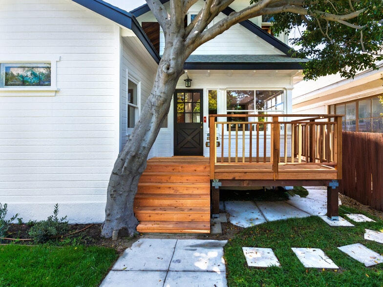58 Ozone Ave, Venice, CA for sale - Building Photo - Image 3 of 37