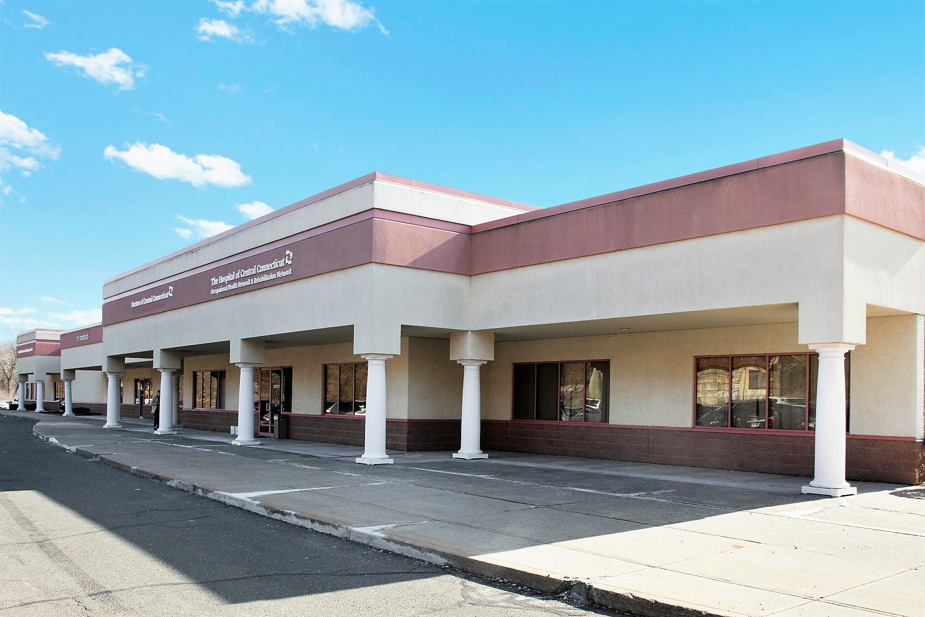 440 New Britain Ave, Plainville, CT à louer Photo du bâtiment- Image 1 de 4