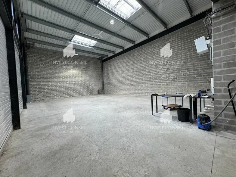 17 Rue Georges Melies, Cormeilles-en-Parisis for lease - Interior Photo - Image 2 of 6