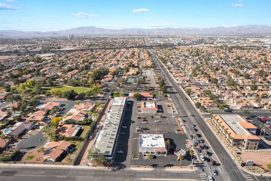 1725 E Warm Springs Rd, Las Vegas, NV à vendre - Photo du bâtiment - Image 3 de 5