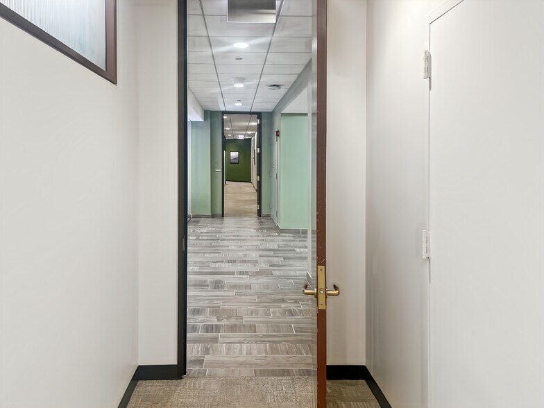 125 S Wacker Dr, Chicago, IL à louer - Photo du bâtiment - Image 3 de 11