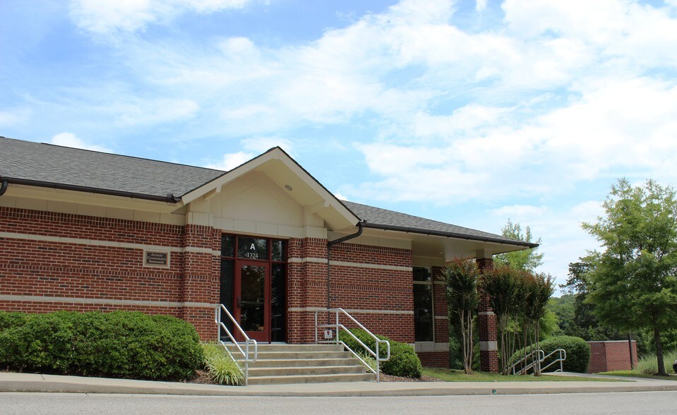 1320 Dowell Springs Blvd, Knoxville, TN for lease - Building Photo - Image 2 of 14