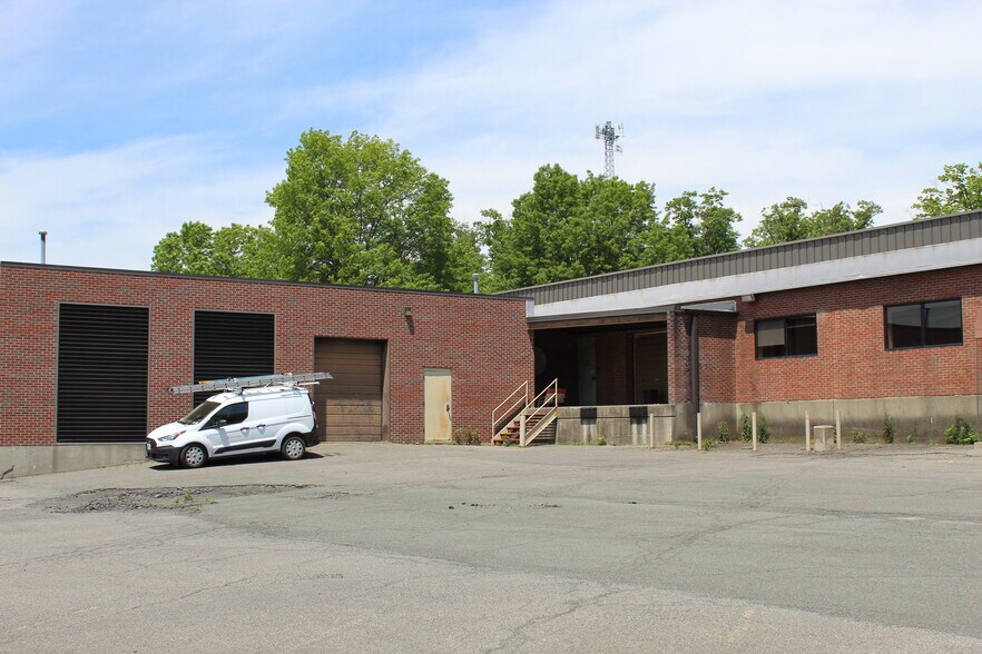 200 Jordan Rd, Troy, NY à louer - Photo du bâtiment - Image 2 de 3