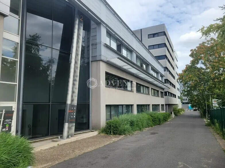 Bureau dans Saint-Denis à louer - Photo du bâtiment - Image 1 de 12