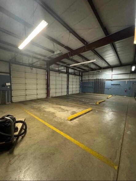 3000 Industrial Dr, Freeport, IL for sale - Building Photo - Image 2 of 6