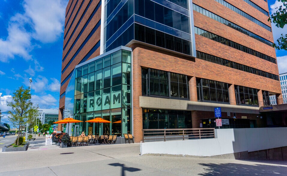 250 Monroe Ave NW, Grand Rapids, MI à louer - Photo du bâtiment - Image 3 de 16