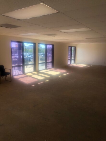 504 N Mountain View Ave, San Bernardino, CA for lease - Interior Photo - Image 2 of 17