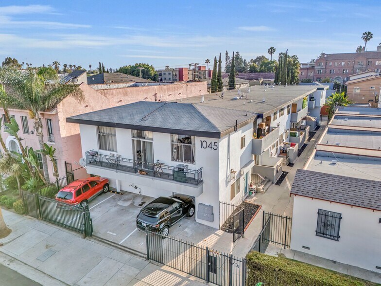 1045 N Ardmore Ave, Los Angeles, CA à vendre - Photo du bâtiment - Image 2 de 26