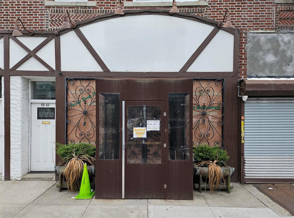 6940 Myrtle Ave, Glendale, NY à louer Photo principale- Image 1 de 17