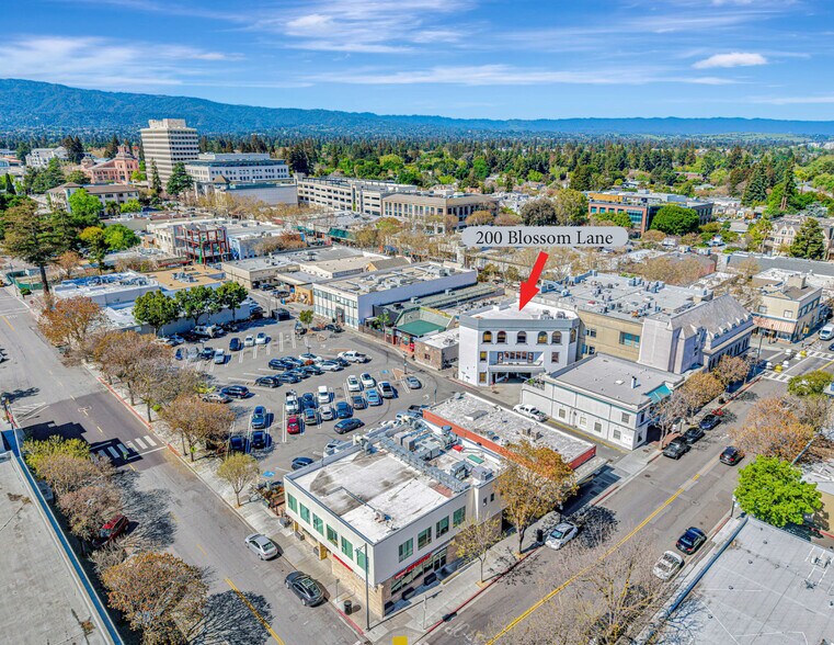 200 Blossom Ln, Mountain View, CA à vendre - Photo du bâtiment - Image 2 de 11