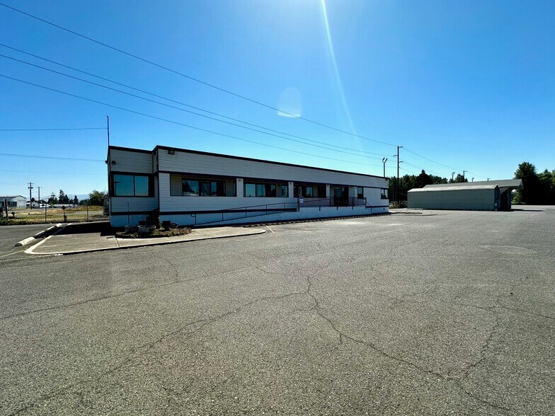 325 W 1st Ave, Junction City, OR à vendre - Photo du bâtiment - Image 3 de 10