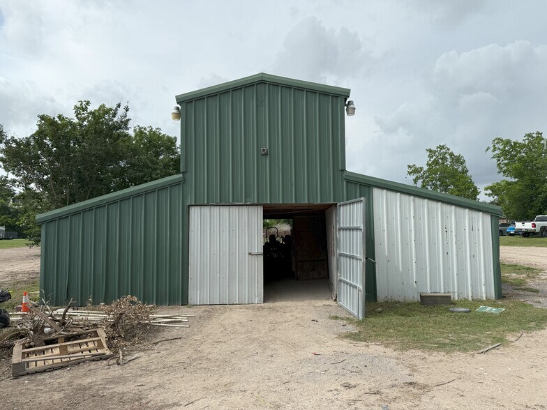 2388 Austin St, League City, TX for lease - Building Photo - Image 2 of 7