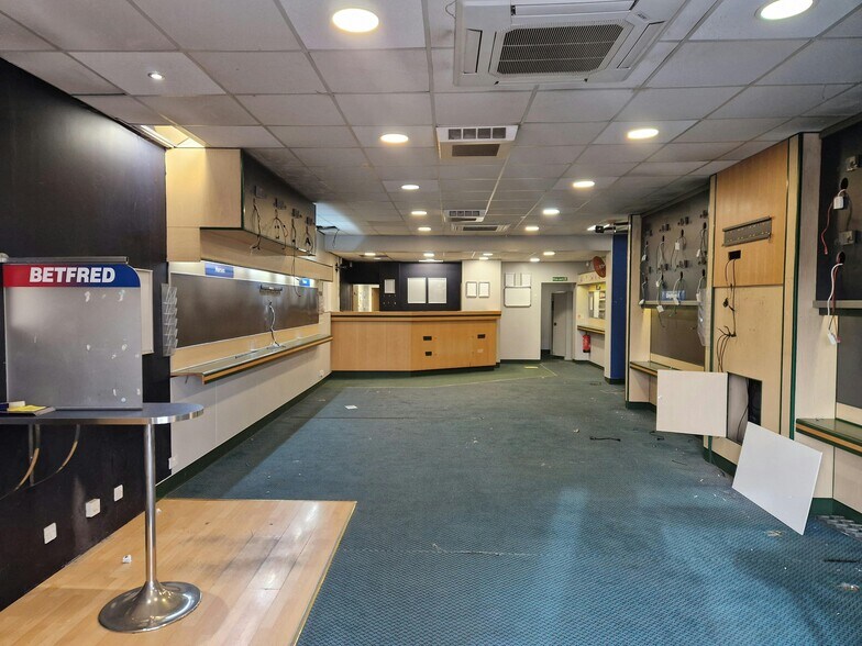 55 London Rd, Waterlooville for lease - Building Photo - Image 3 of 7