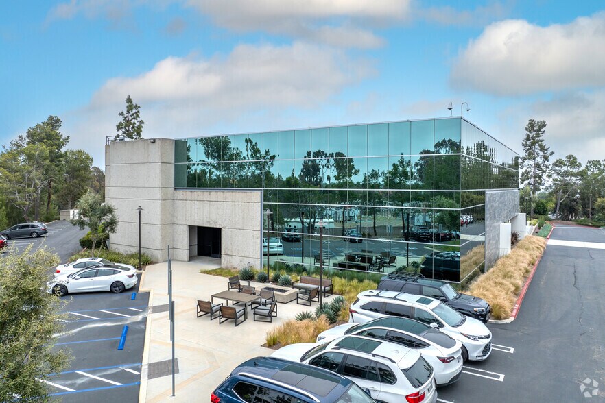 15255 Innovation Dr, San Diego, CA à louer - Photo du bâtiment - Image 3 de 7