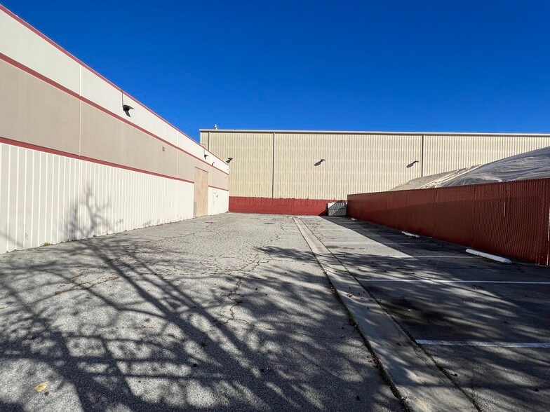 13722 S Harvard Pl, Gardena, CA for lease - Building Photo - Image 2 of 14