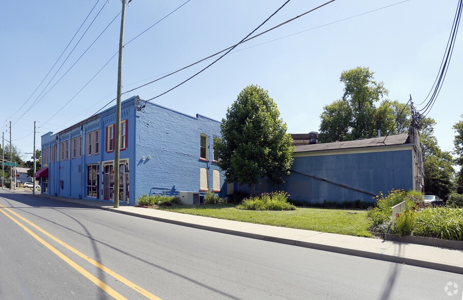5501 E Washington St, Indianapolis, IN for sale - Building Photo - Image 3 of 32