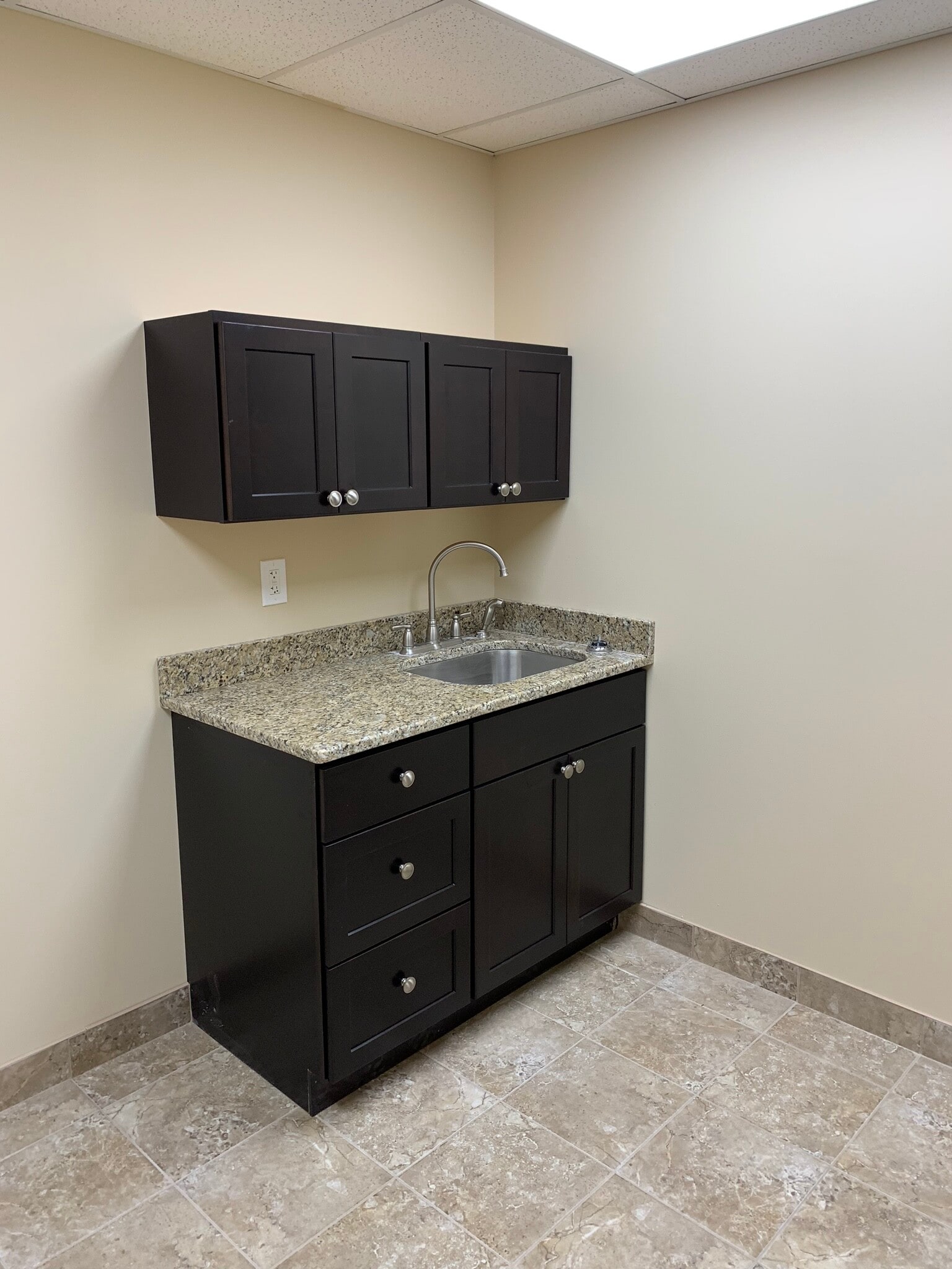 155 Middle Rd, Hazlet, NJ à louer Photo intérieure- Image 1 de 4