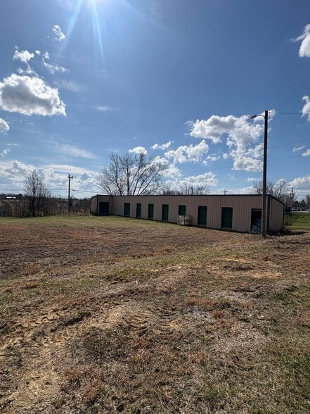 1987 W Highway 80, Nancy, KY for sale - Primary Photo - Image 2 of 4
