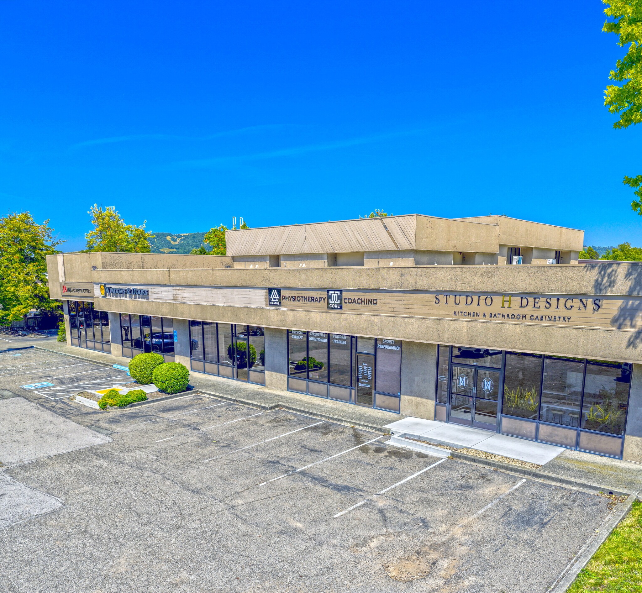 5430 Commerce Blvd, Rohnert Park, CA à louer Photo du bâtiment- Image 1 de 2
