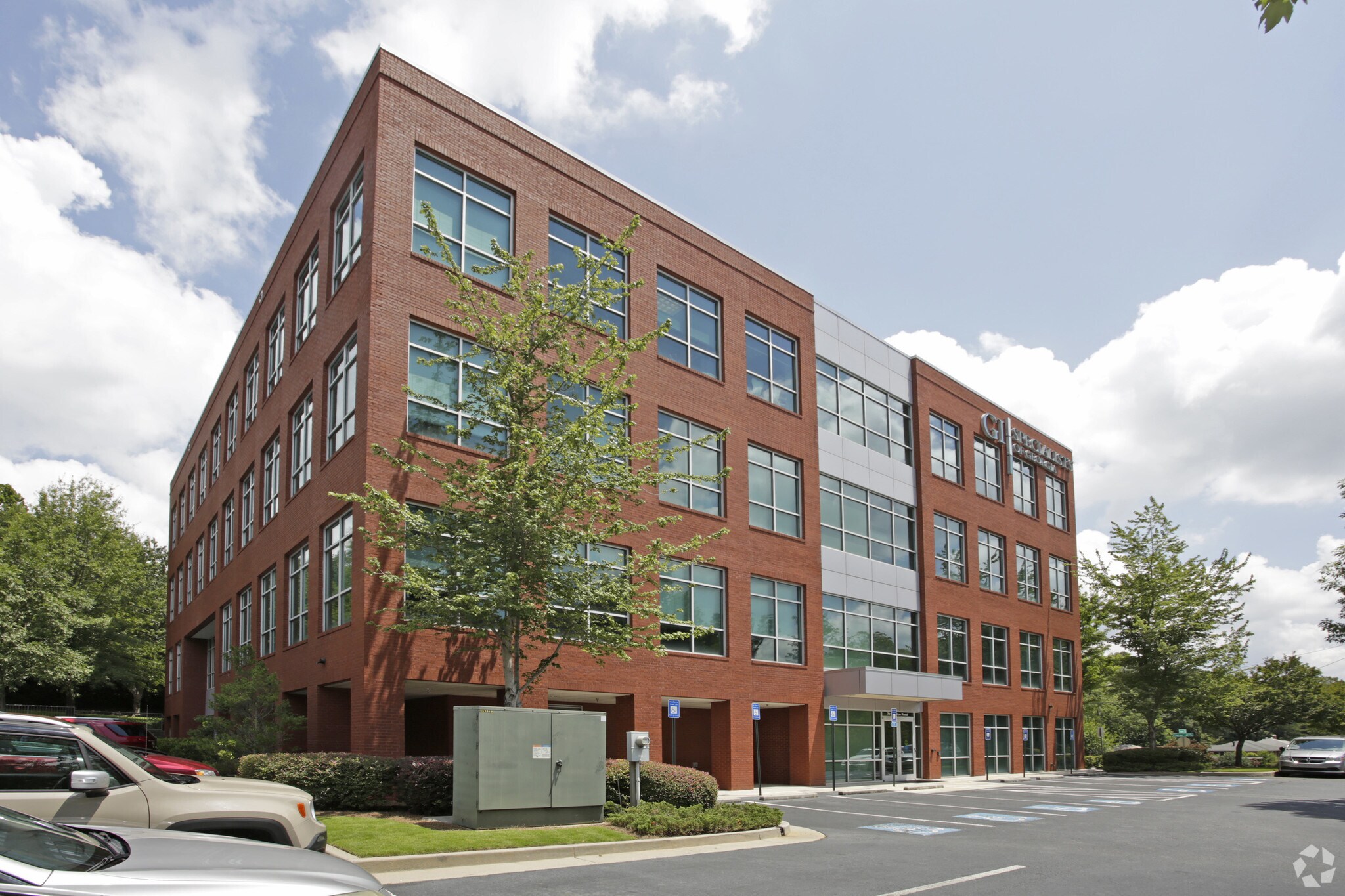 711 Canton Rd NE, Marietta, GA à louer Photo du bâtiment- Image 1 de 6