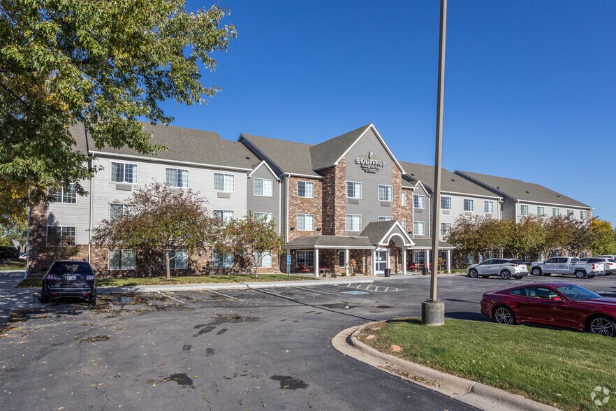 2210 Abbott Dr, Carter Lake, IA à vendre - Photo principale - Image 2 de 25