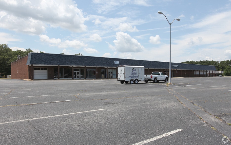 1403 S Pollock St, Smithfield, NC for lease - Primary Photo - Image 1 of 6