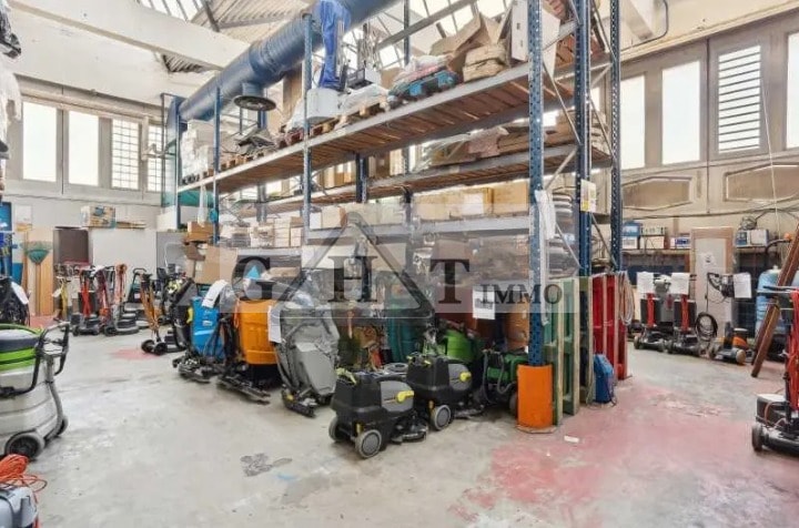 Industrial in Montreuil for sale - Interior Photo - Image 3 of 16