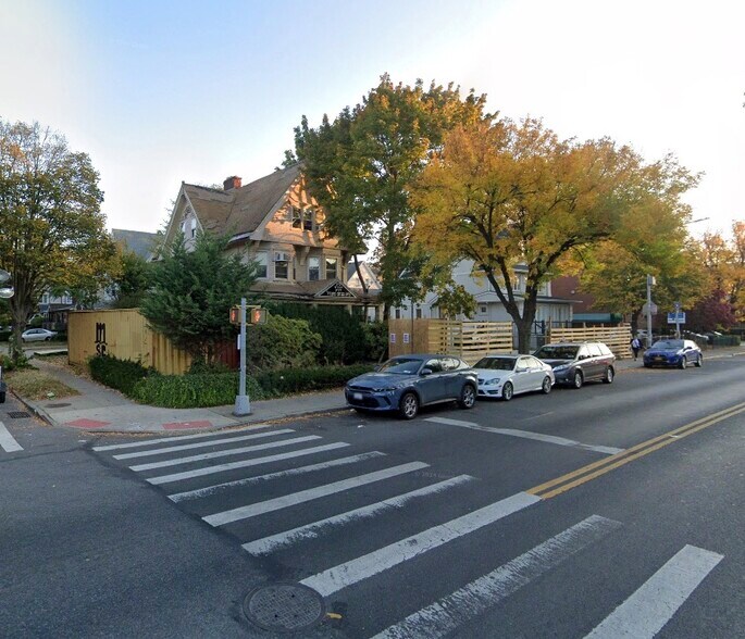 1703 Avenue J, Brooklyn, NY à vendre - Photo du bâtiment - Image 3 de 4