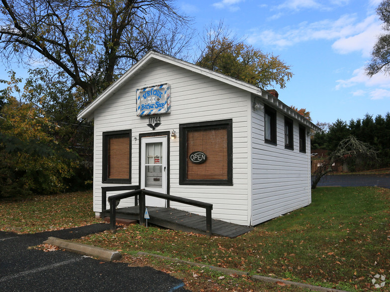 17744 Main St, Dumfries, VA à vendre - Photo principale - Image 1 de 1