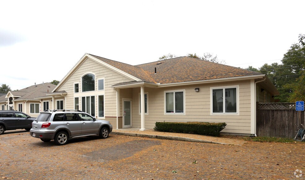108 W Main St, Norton, MA à louer - Photo du bâtiment - Image 2 de 3