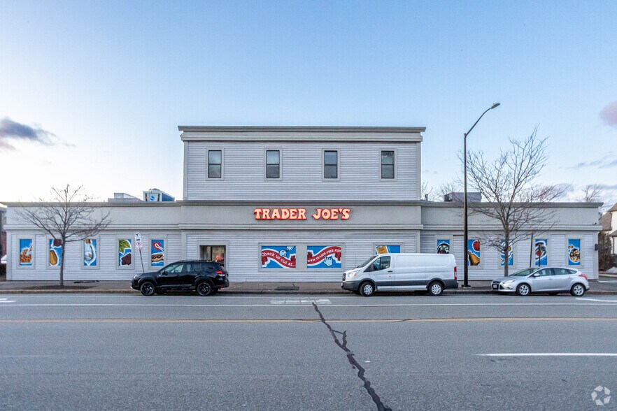 1121 Washington St, Newton, MA à louer - Photo du bâtiment - Image 2 de 4