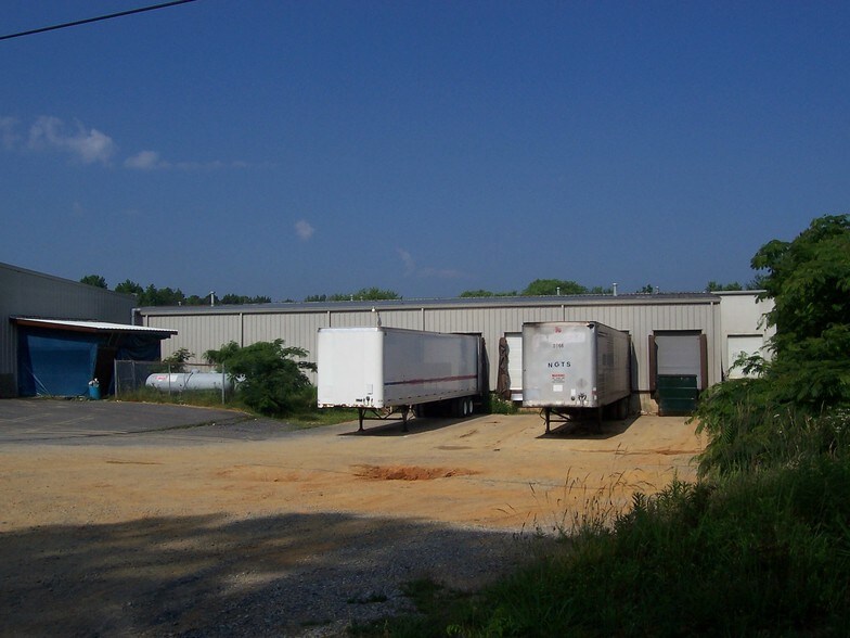543 SE Callahan Rd, Dalton, GA à louer - Photo du bâtiment - Image 2 de 2