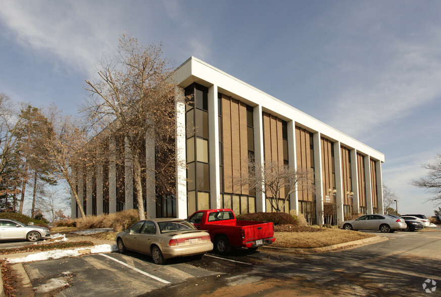 10802 Executive Center Dr, Little Rock, AR à louer - Photo du bâtiment - Image 3 de 5