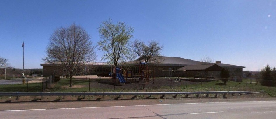 2000 Clairton Rd, West Mifflin, PA à louer - Photo du bâtiment - Image 2 de 3