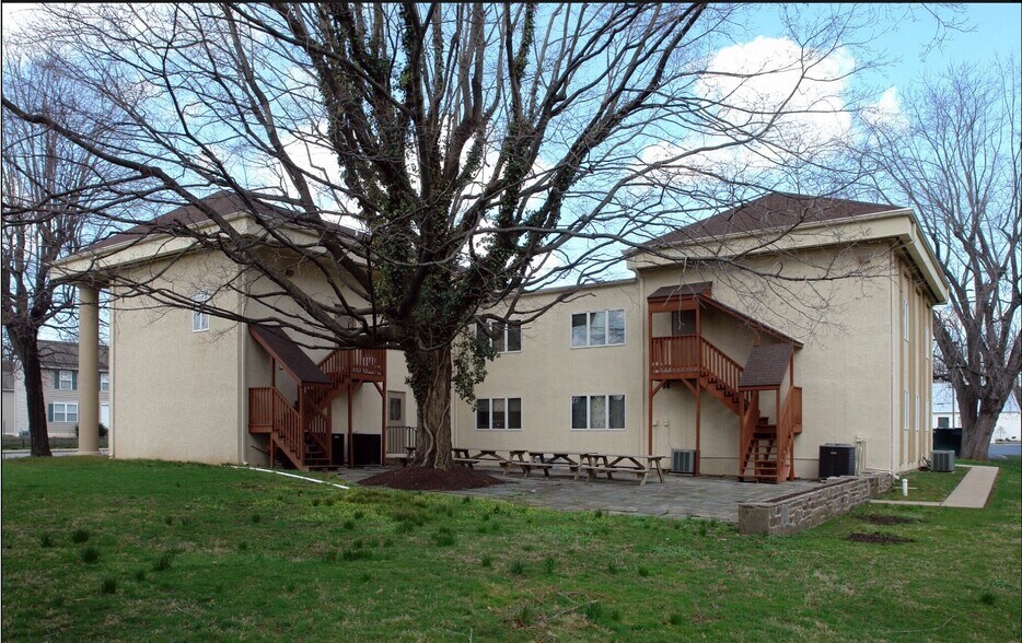 77 Manor Ave, Downingtown, PA à louer - Photo du bâtiment - Image 3 de 3