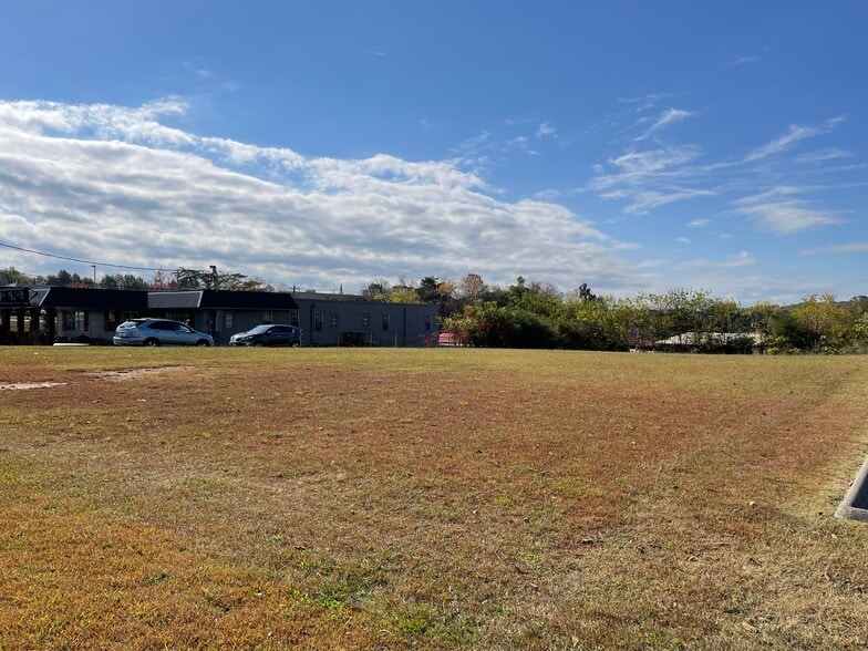 209 Foothills Mall, Maryville, TN for sale - Primary Photo - Image 1 of 4