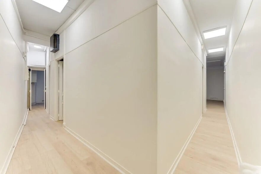 66 Rue La Fayette, Paris for lease - Interior Photo - Image 2 of 28