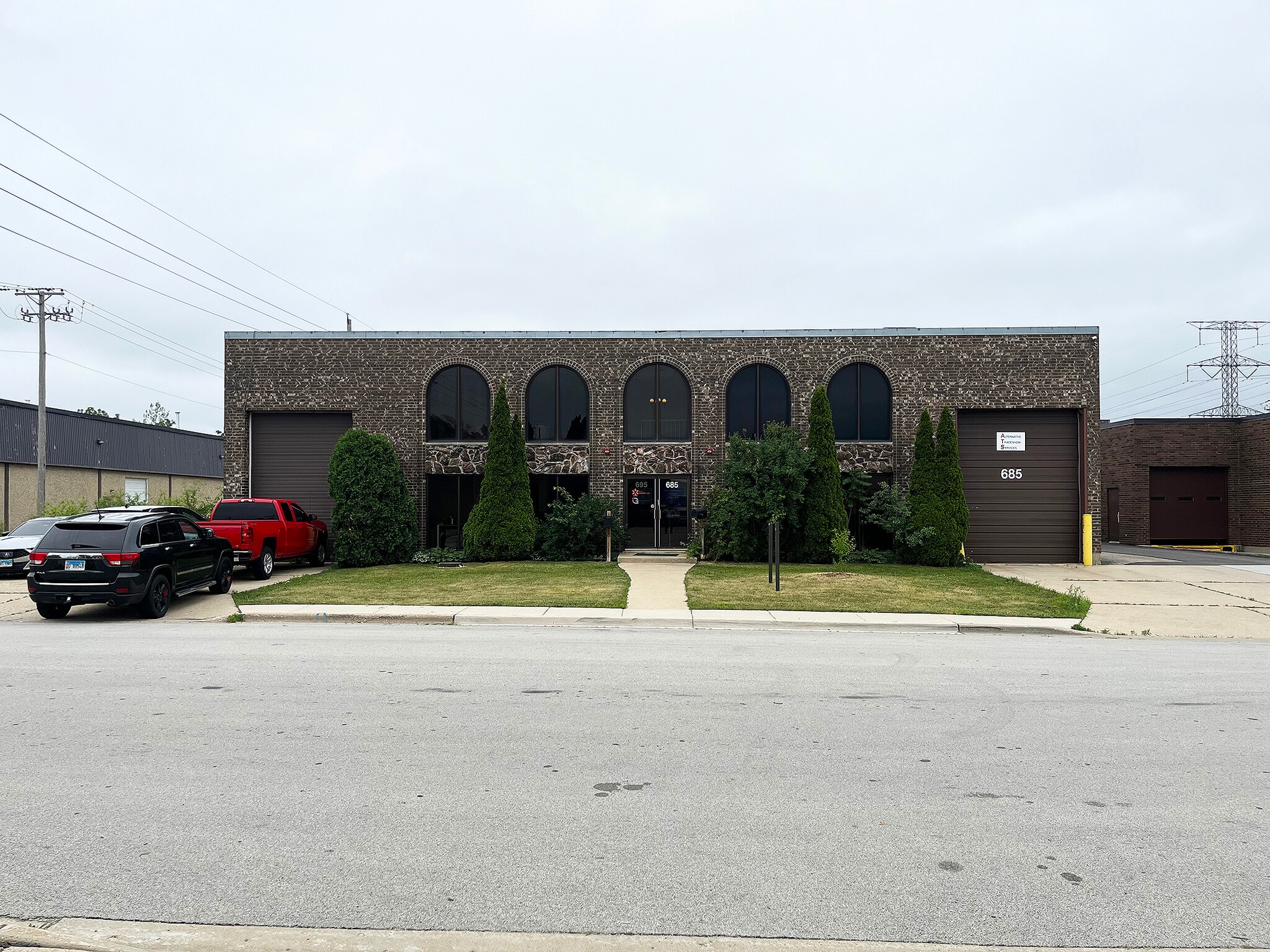 685 Lunt Ave, Elk Grove Village, IL for lease Building Photo- Image 1 of 5