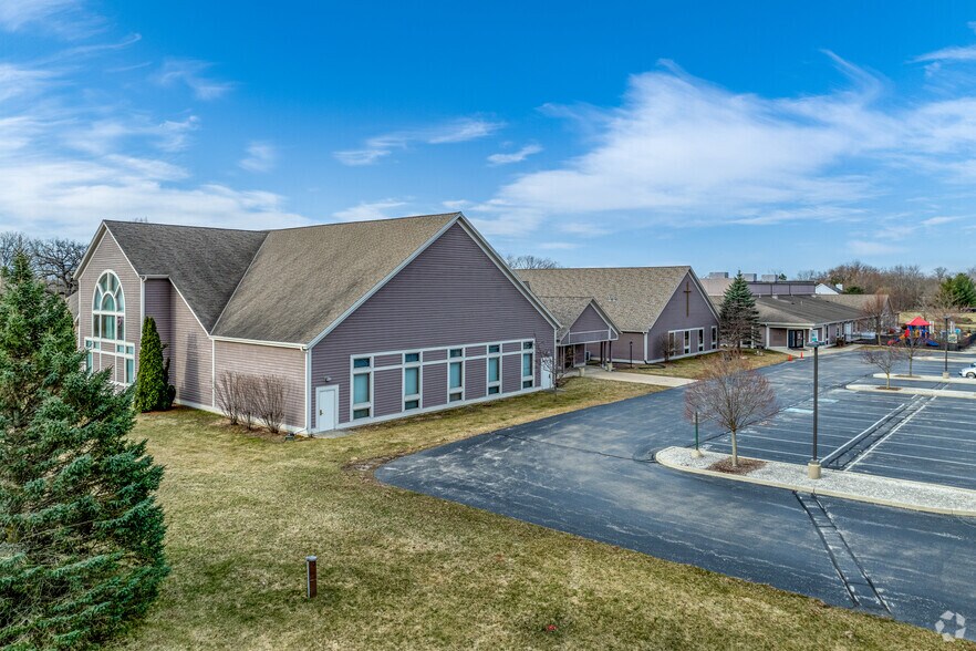 995 S Sawyer Rd, Summit, WI à vendre - Photo du bâtiment - Image 1 de 5