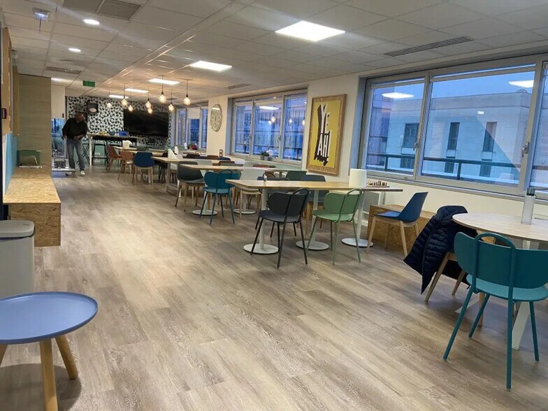 Office in Boulogne-Billancourt for lease - Building Photo - Image 2 of 5