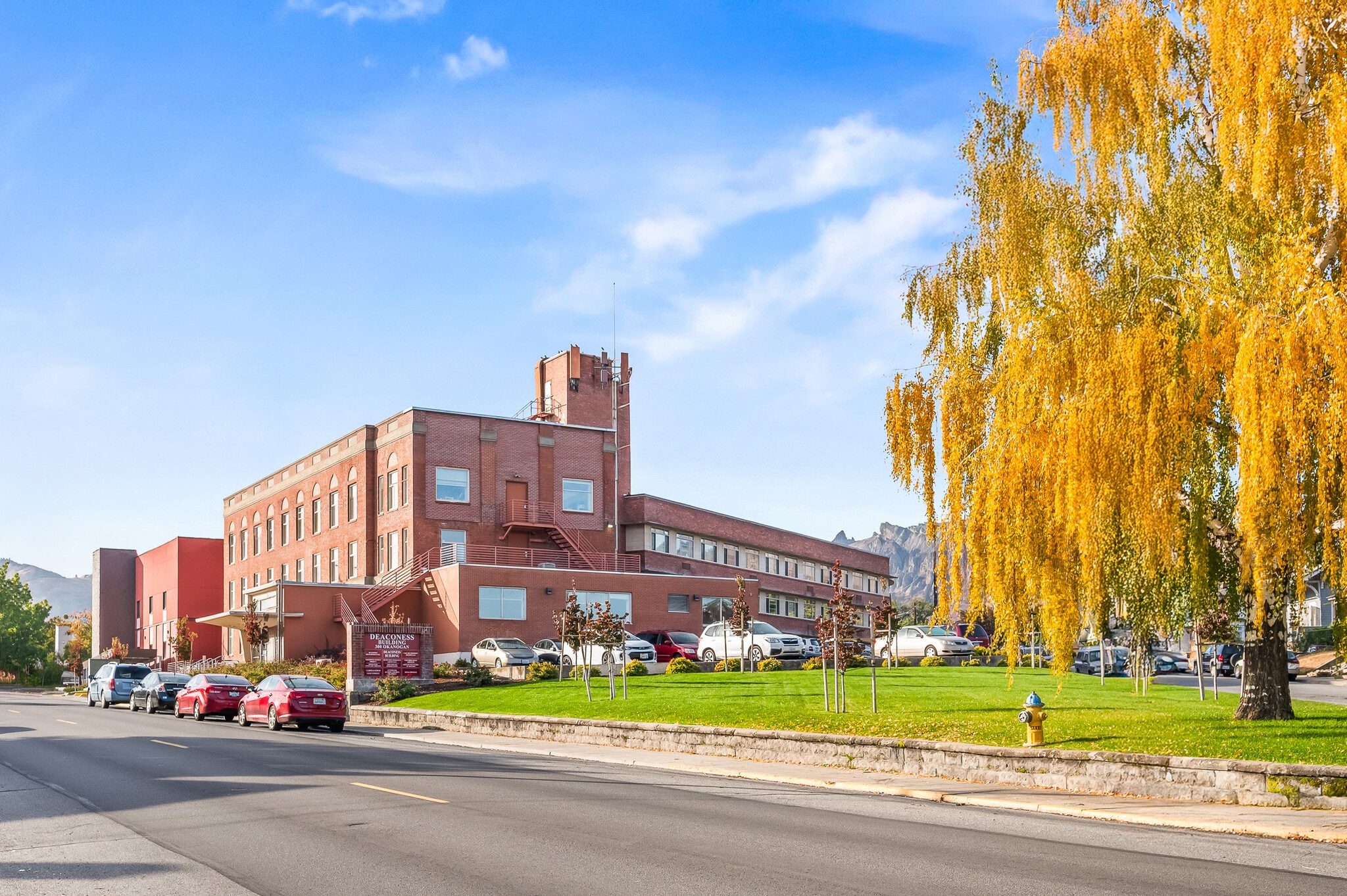 300 Okanogan Ave, Wenatchee, WA for sale Primary Photo- Image 1 of 22